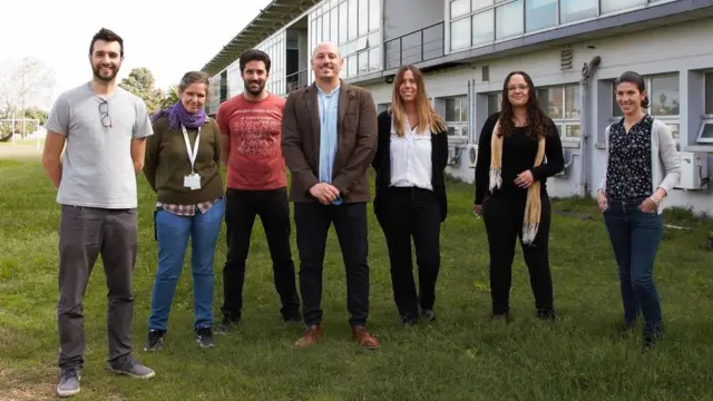 Moratorio con los miembros de su laboratorio