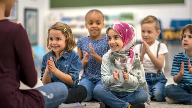 الأطفال الصغار بارعون في تعلم اللهجات الأصلية