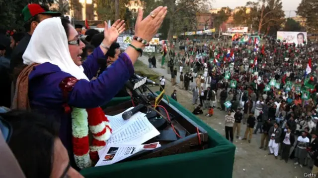 बेनज़ीर भुट्टो, पाकिस्तान