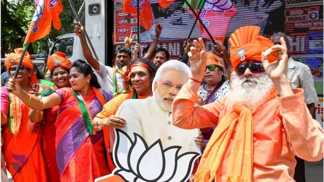 மீண்டும் தாமரை