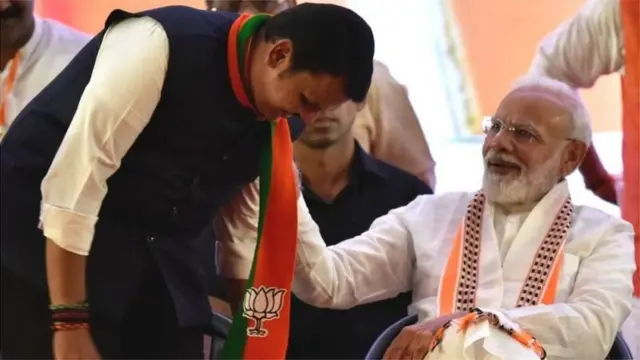 देवेंद्र फडणवीस, नरेंद्र मोदी