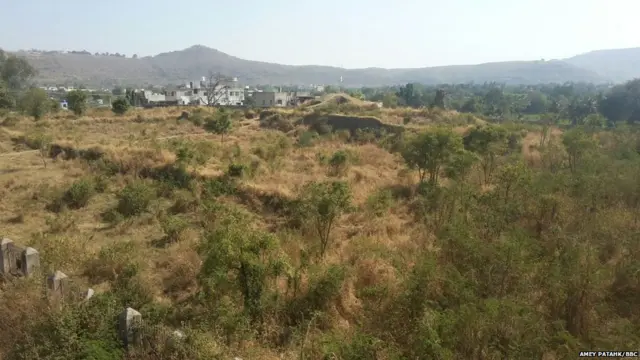 मालोजीराजे यांच्या गढीचा परिसर.