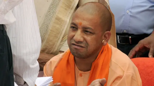 जेव्हा योगी आदित्यनाथ संसदेत ढसाढसा रडले.... पाहा 10 फोटोंमध्ये त्यांचा आजवरचा प्रवास