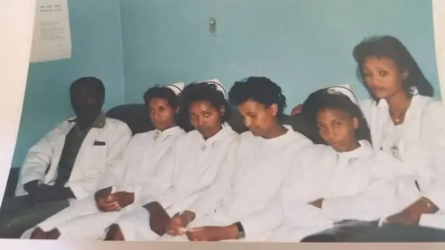 ነርስ ሃረገወይኒ ኣለሙ ምስ ደቂ ክላሳ