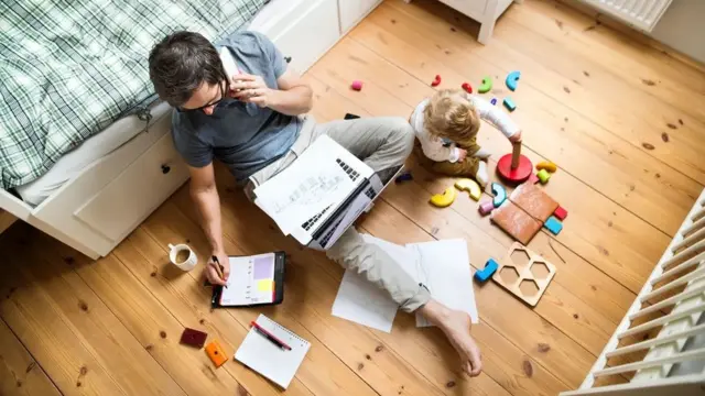 Penelitian menunjukkan mereka yang tinggal dengan anak di bawah 15 tahun memiliki waktu luang yang lebih sedikit 14 jam per minggu daripada yang tinggal sendiri.