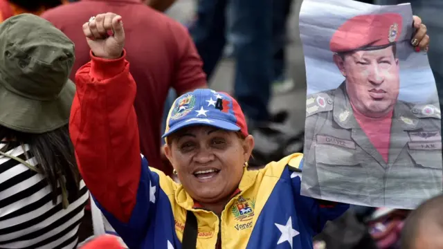 Una seguidora del gobierno.