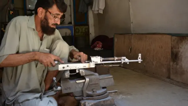 درہ آدم خیل: اسلحے کے صنعت