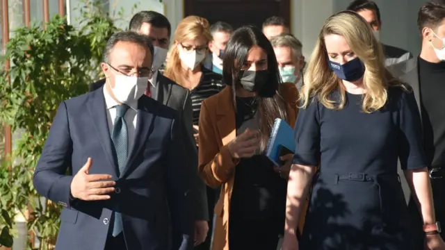 Amy Pope (Sağda), Türkiye ziyaretinde İçişleri Bakan Yardımcısı İsmail Çataklı ile de görüştü.