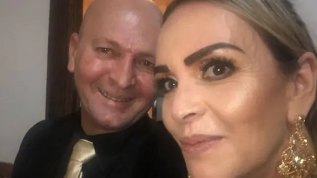 Márcia dan suaminya