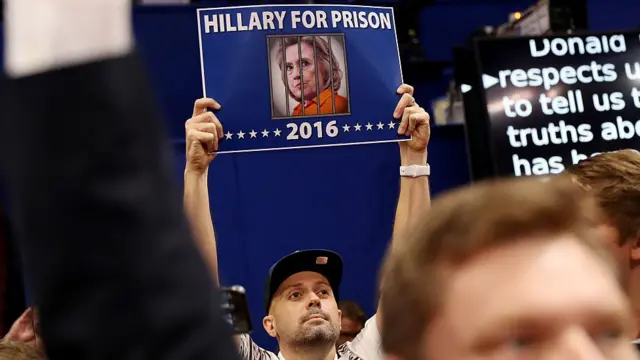 Aviso contra Hillary Clinton