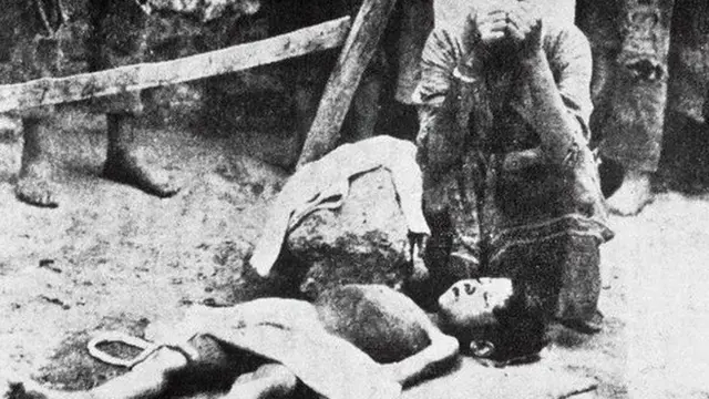 بسیاری از ارمنی‌ها که به دشت‌های بایر تبعید شده بودند از گشنگی و تشنگی جان خود را از دست دادند