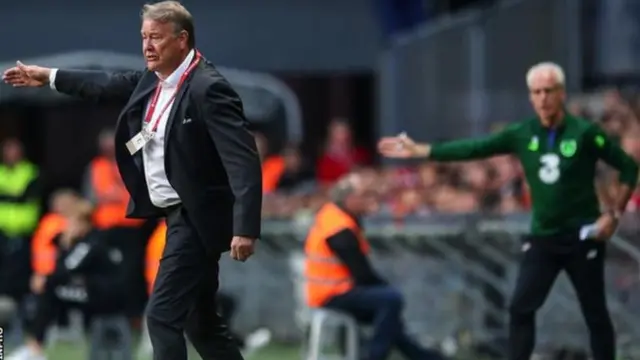 Mick McCarthy zai yi kokarin samun nasara a kan takwaransa dan kasar Denmark Age Hareide a Dublin