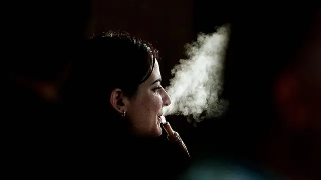 څېړونکي وايي، په قیلون کې د تمباکو د ګرمولو او لوګي رامنځ ته کېدو لپاره د سکرو سوځېدل د زهرجنو موادو او سرطان لرونکي غاز پیدا کېدو لامل ګرځي