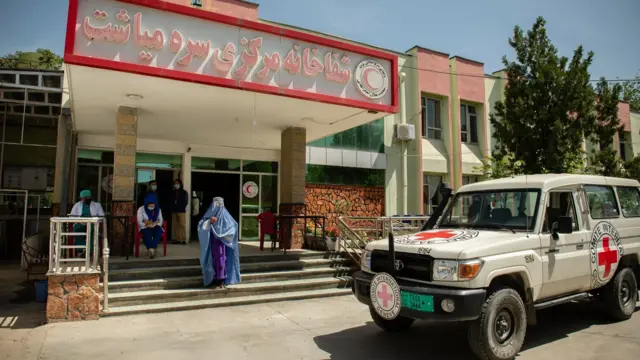 این کمیته بیشتر به قربانیان جنگ افغانستان کمک می‌کند