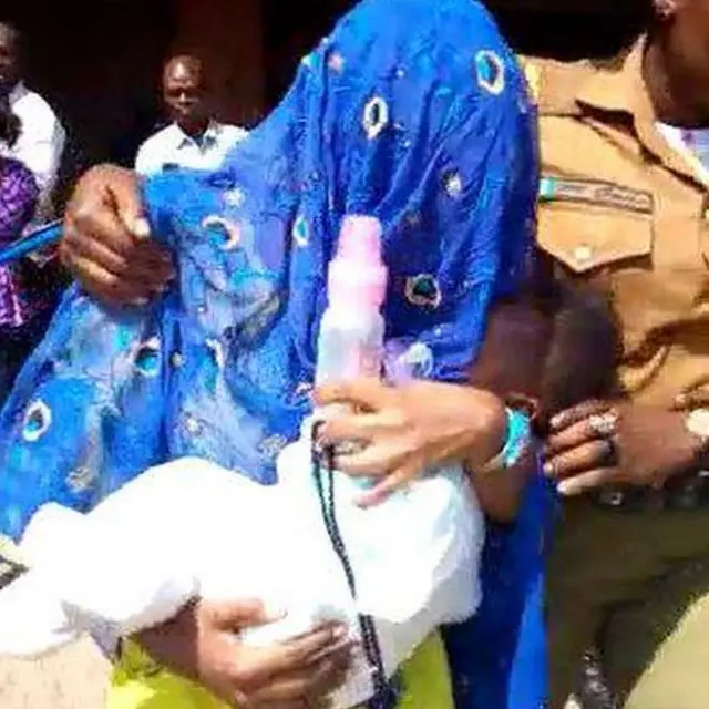 Matar da ake zargi da kashe mijinta, Maryam Sanda, bayan ta halarci zaman wata babbar kotu da ke Abuja ranar Alhamis