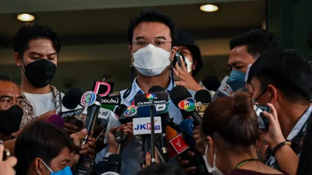 บรรยากาศการแถลงข่าวของนายปริญญ์ ณ ที่ทำการพรรคประชาธิปัตย์