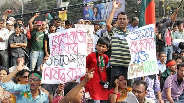 Rus uy qurilishi qishloq jinsiy aloqa Rus qizlari Kavkaz erkaklar bilan jinsiy aloqa video