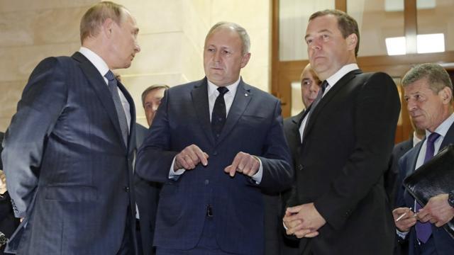 Президент России Владимир Путин, премьер-министр Беларуси Сергей Румас и российский премьер Дмитрий Медведев