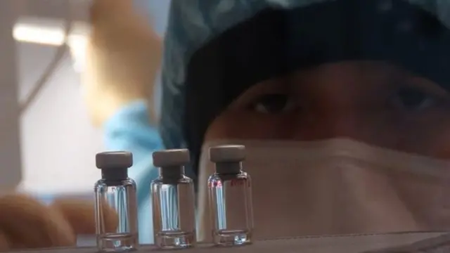 ကာကွယ်ဆေးထည့်ဖို့ ဆေးဘက်ဆိုင်ရာ ဖန်သား ထုတ်လုပ်ရေးအပိုင်းမှာ မလောက်မင ဖြစ်လာနိုင်တဲ့ အလားအလာတွေ ရှိတယ်ဆိုတဲ့ သတင်းဖော်ပြမှုတွေ ရှိနေ