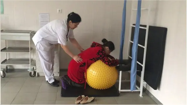 Кыргызстанда балдар өлүмү кыскарган аймактарда медайымдар менен дарыгерлер окуудан өткөн