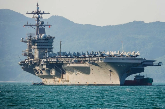 เรือบรรทุกเครื่องบิน ยูเอสเอส คาร์ล วินสัน ของสหรัฐฯ