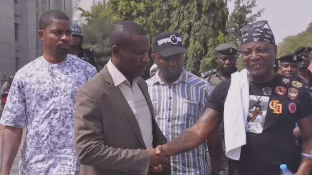 Deji Adeyanju ati Charly Boy