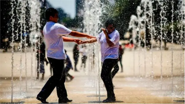 ఆ దేశంలో ద్వందార్థాలు నేర్పిస్తారు