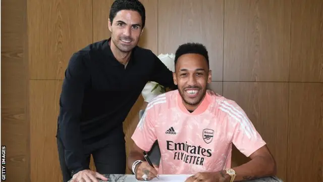Mikel Arteta poses with Pierre-Emerick Aubameyang after the Arsenal striker signs a new contract