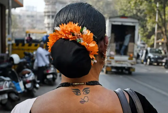 મહારાષ્ટ્રના, મુંબઈ તૃતીયપંથી ટ્રાન્સજેન્ડર કિન્નર રેકૅટ, બાબુ ખાન ઉર્ફ ગુરુમા બાંગ્લાદેશી, મુંબઈ પોલીસ કાર્યવાહી, ગેરકાયદેસર બાંગ્લાદેશી પાન કાર્ડ, આધાર કાર્ડ, બીબીસી ગુજરાતી સમાચાર ન્યૂઝ