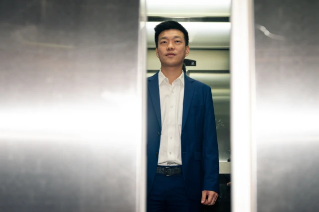 แกนนำพรรคเพื่อไทยยกคณะไปขอเสียงสนับสนุนการจัดตั้งรัฐบาลจากพรรคประชาชน โดยตามหลังพรรคภูมิใจไทย 2 วันที่ อนุทิน นำทีมผู้บริหารพรรค รุดไปพบ ณัฐพงษ์ เรืองปัญญาวุฒิ ตั้งแต่ 29 ส.ค.