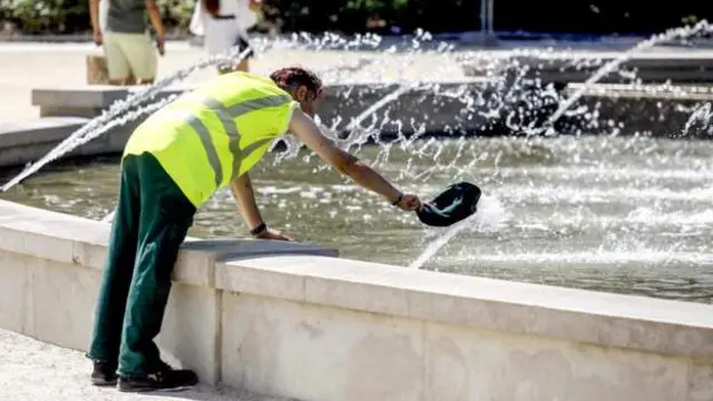 Se fila ti eeyan gbe sinu omi, to tutu le da ọwọja ooru amuju duro bi?