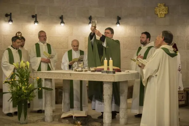 Месса в церкви Умножения хлебов и рыб