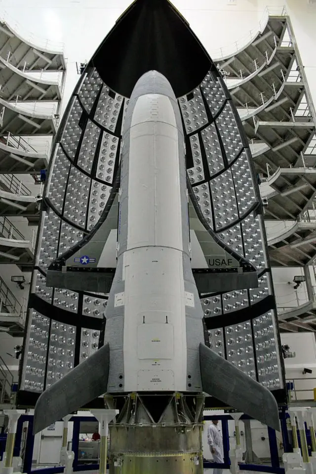 o X-37B na base