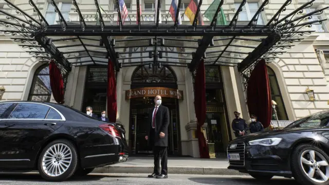 Iran's deputy foreign minister leaves a hotel in Vienna, Austria, hosting a meeting of the states party to the 2015 nuclear deal (15 April 2021)