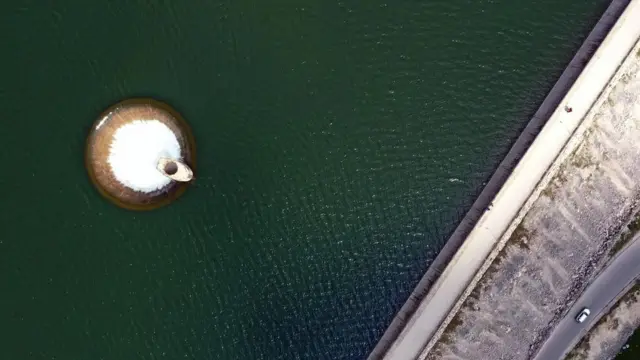 بحيرة قرعون في سهل البقاع اللبناني