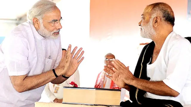 नरेंद्र मोदी और मोरारी बापू