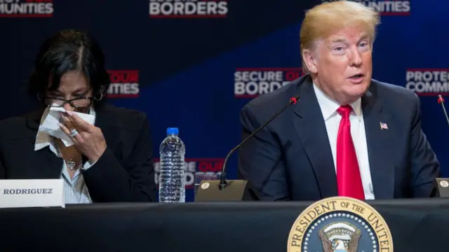 Donald Trump y Evelyn Rodriguez cuya hija fue asesinada por la mara Salvatrucha.