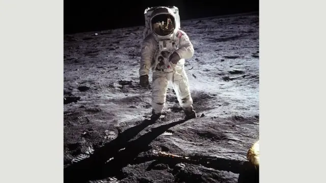 Місяць фото