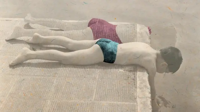 إن غض الطرف عن بعض السلوكيات التي يمارسها الصبيان والفتيات قد يسهم في ترسيخ القوالب النمطية الجنسانية