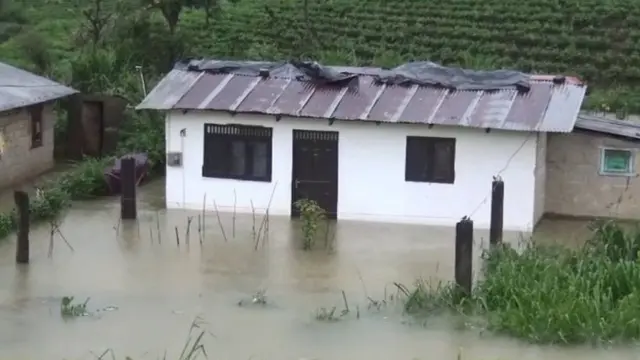 இலங்கையில் மழை வெள்ளம்: 40 ஆயிரம் பேர் வரை பாதிப்பு, மீட்புப் பணி தீவிரம்