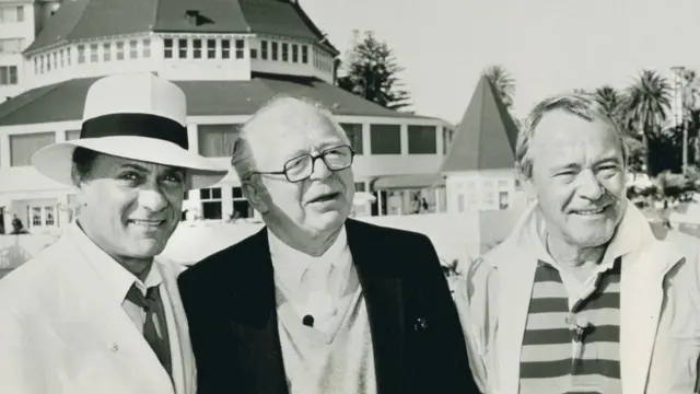 Слева направо: Тони Кертис, Билли Уайлдер, Джек Леммон на праздновании 25-й годовщины "В джазе только девушки", Сан-Диего 28 апреля 1986 г.