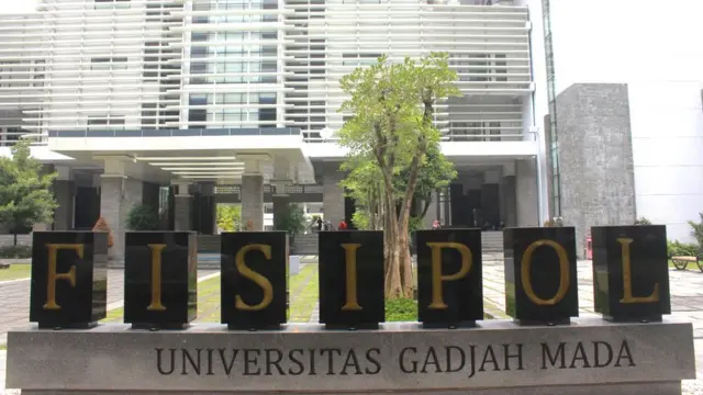 ugm, fisipol