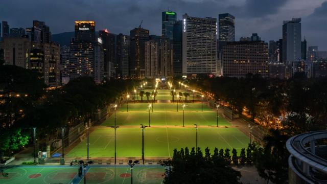 香港警方6月4日封锁维多利亚公园部份范围。