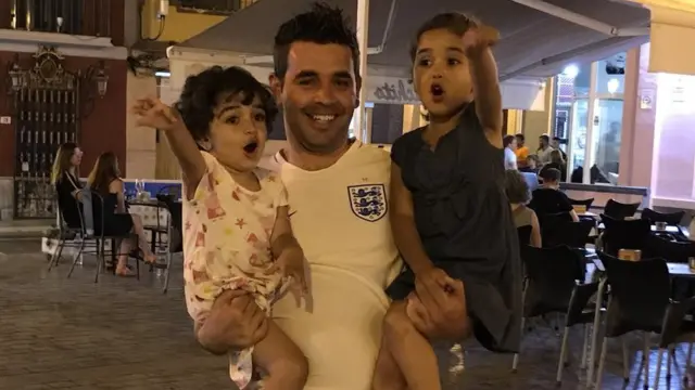 Axmed iyo carruurtiisa waxay taageeraan xulka England