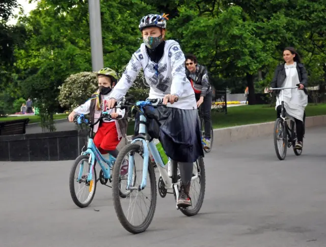 Під час карантину багато і дорослих, і малих пересіли на велосипеди