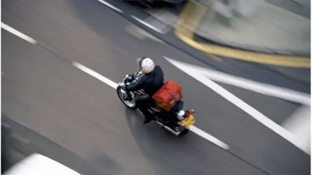 বাড়িতে বসেই সব পাওয়া যায় তাই জনপ্রিয় হয়ে উঠেছে অনলাইন ব্যবসা।