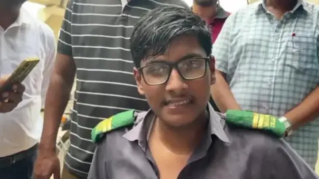 Mwanafunzi wa mwaka wa 10 Farhan Hasan alikuwa amemaliza mtihani wakati ndege ilipoanguka