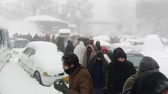 मरी में बर्फबारी