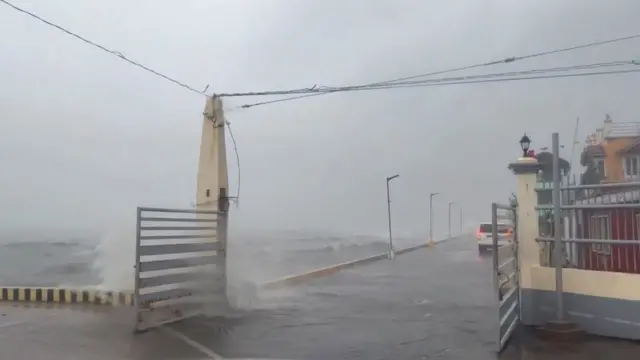High waves can be seen