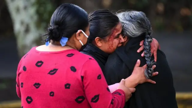 Familiares de la mujer que murió en el atentado